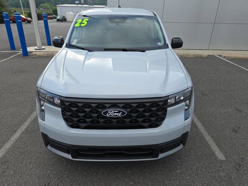 New 2025 Ford Maverick XLT w/ XLT Luxury Package FWD image 9