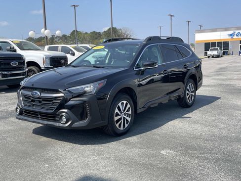 Used 2023 Subaru Outback Premium image 9