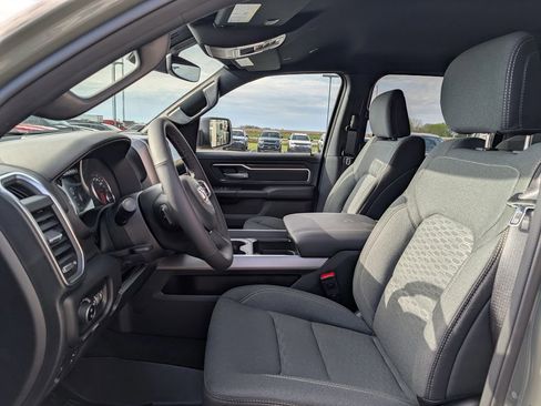 New 2026 RAM 1500 4x4 Crew Cab image 5