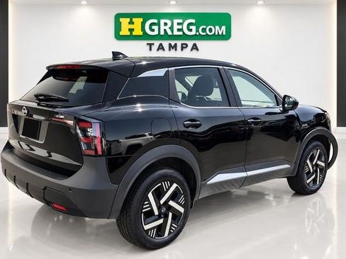 Used 2025 Nissan Kicks SV FWD image 4