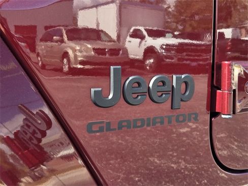 Used 2021 Jeep Gladiator Willys image 12