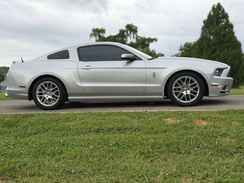 Used 2013 Ford Mustang Premium RWD image 10