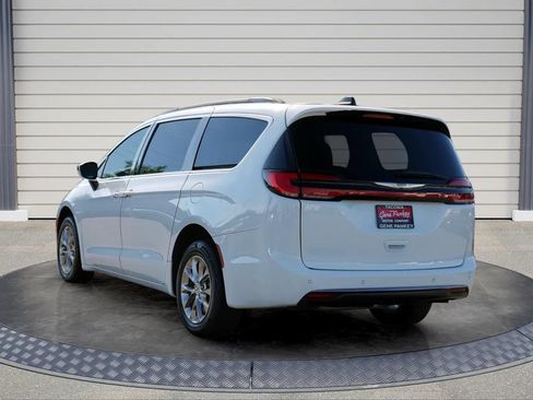 Used 2022 Chrysler Pacifica Touring-L AWD/4WD image 5