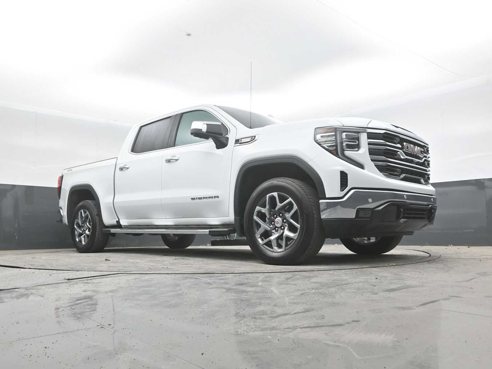 Used 2024 GMC Sierra 1500 SLT w/ SLT Premium Plus Package AWD/4WD image 43