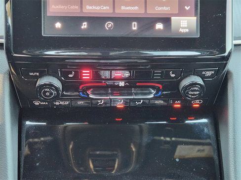 Used 2025 Jeep Grand Cherokee L Altitude image 16