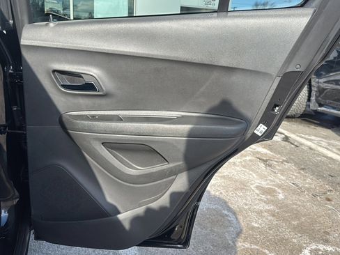 Used 2020 Chevrolet Trax LT w/ LT Convenience Package image 22