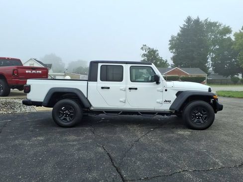 Used 2020 Jeep Gladiator Sport w/ Trailer Tow Package AWD/4WD image 8