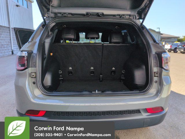Used 2023 Jeep Compass Latitude w/ Convenience Group AWD/4WD image 29