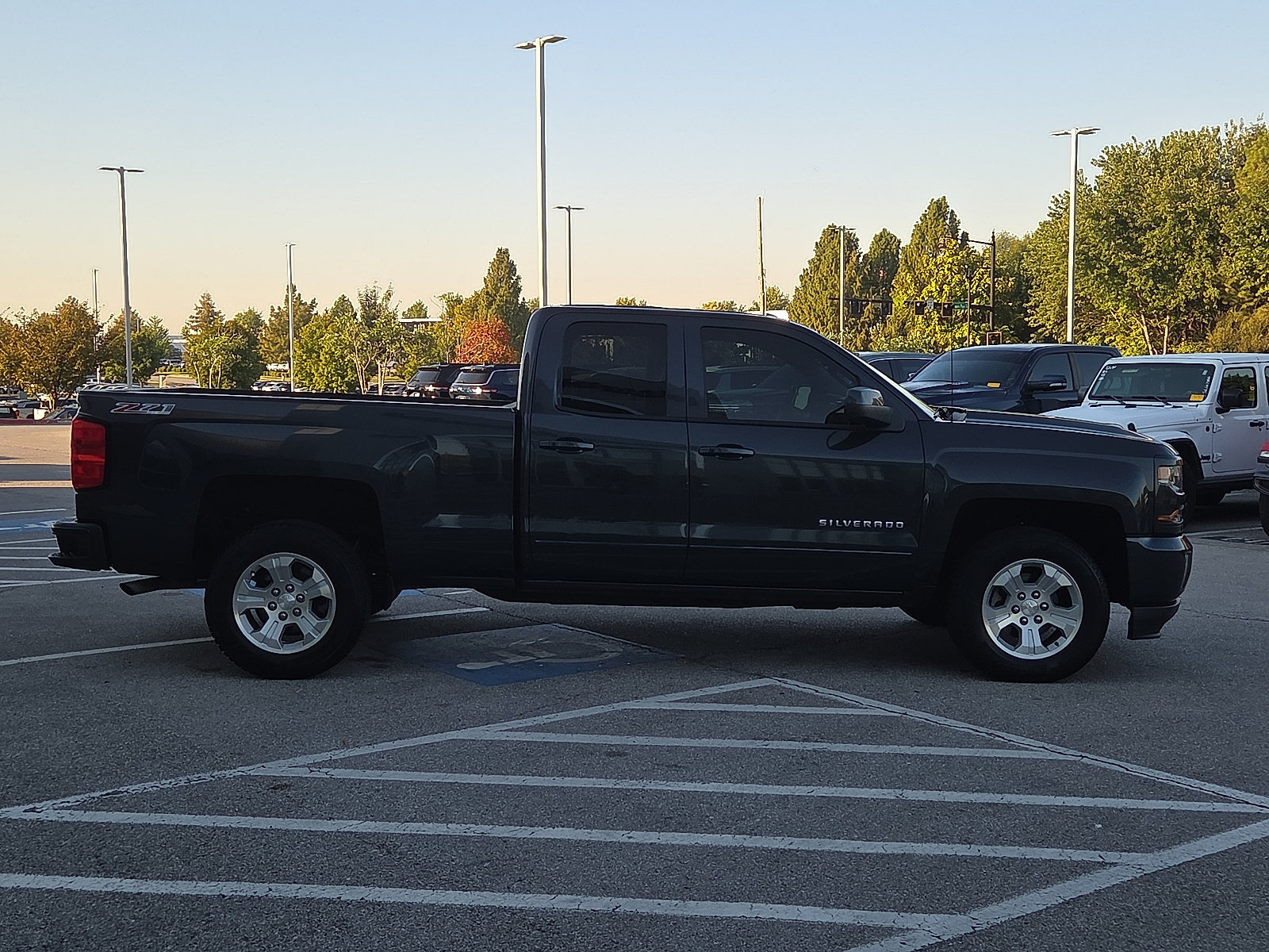 Used 2017 Chevrolet Silverado 1500 LT w/ All Star Edition AWD/4WD image 6