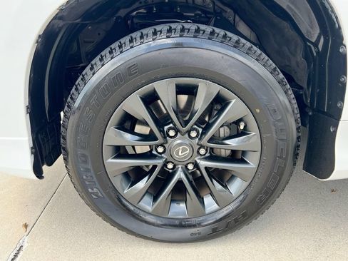 Certified 2023 Lexus GX 460 Premium w/ Premium Package AWD/4WD image 9