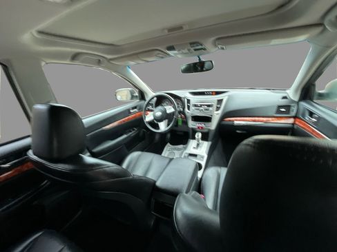 Used 2011 Subaru Outback 3.6R Limited w/ PWR Moonroof Pkg image 9