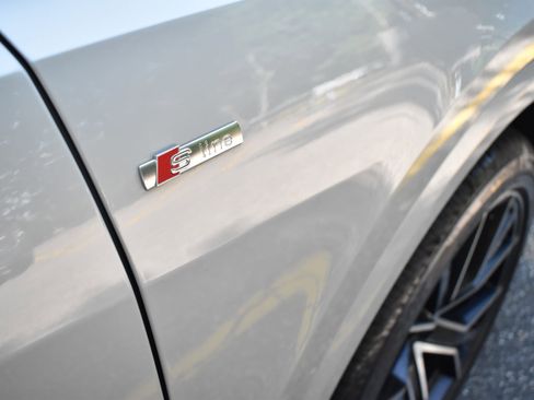 Used 2021 Audi Q8 Premium Plus w/ Premium Plus Package image 17