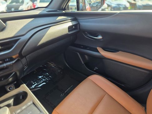 Used 2019 Lexus UX 250h AWD image 42