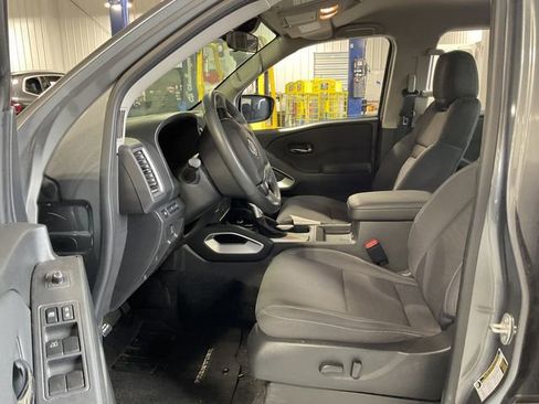 Used 2024 Nissan Frontier SV w/ Technology Package image 8