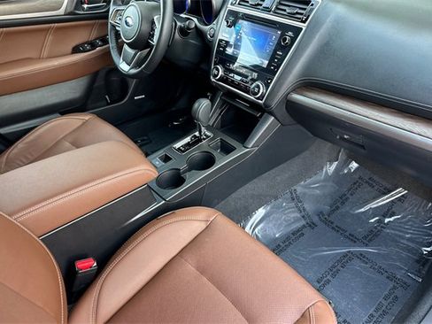 Used 2019 Subaru Outback 3.6R Touring image 18