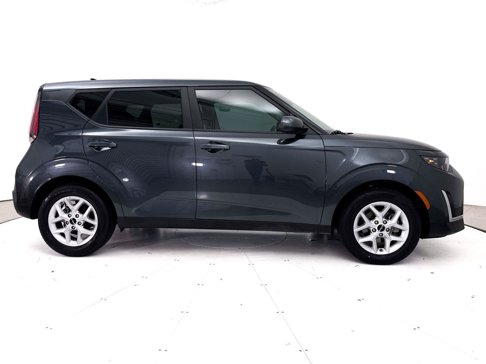 Used 2025 Kia Soul LX w/ LX Technology Package FWD image 37