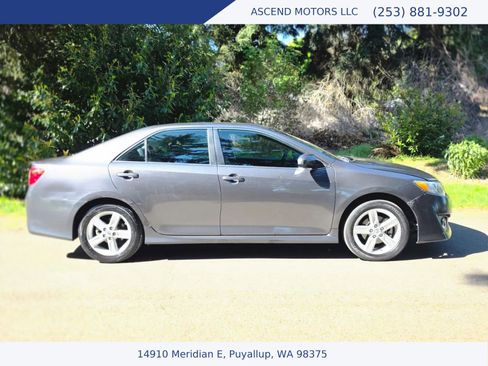 Used 2014 Toyota Camry SE FWD image 6