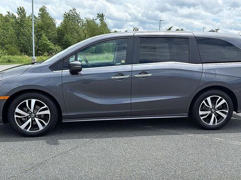 Used 2023 Honda Odyssey Touring image 12