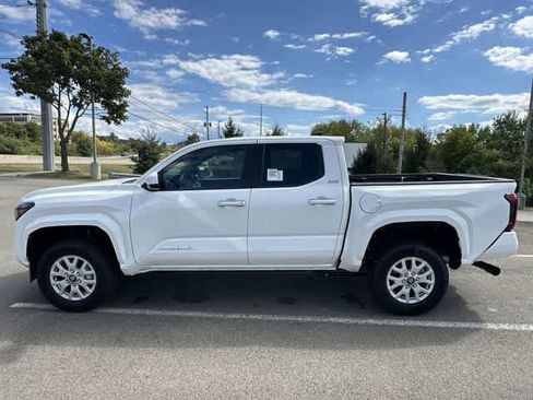 Used 2025 Toyota Tacoma SR5 RWD image 2