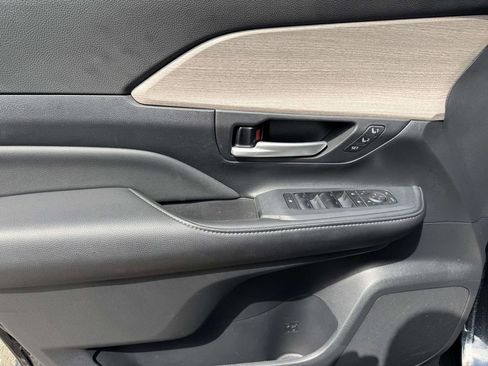 Used 2025 Toyota Grand Highlander AWD image 15
