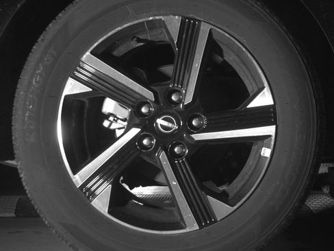 Used 2025 Nissan Sentra SV FWD image 15