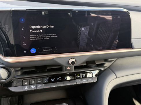 Used 2025 Toyota Crown XLE image 33