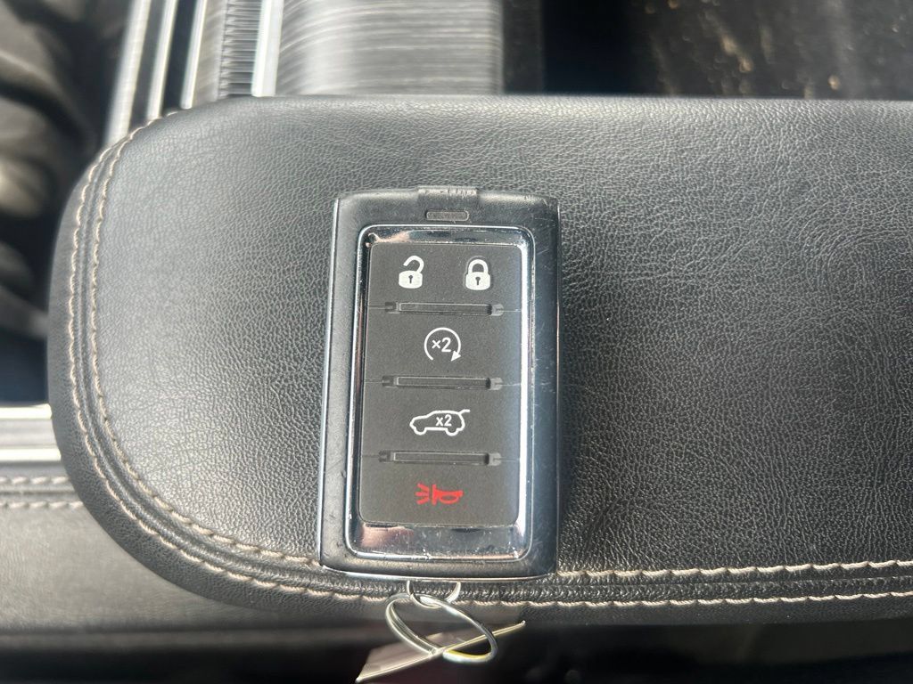 Used 2024 Jeep Wagoneer L Series II w/ Flexible Seating Group AWD/4WD image 20