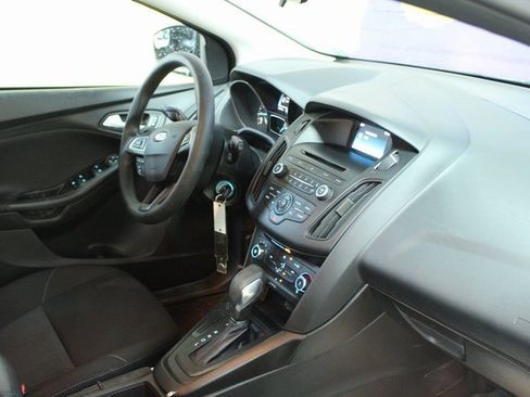 Used 2017 Ford Focus SE image 10