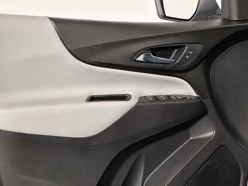 Used 2021 Chevrolet Equinox LT image 16