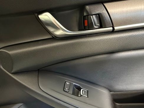 Used 2018 Honda Accord LX image 33