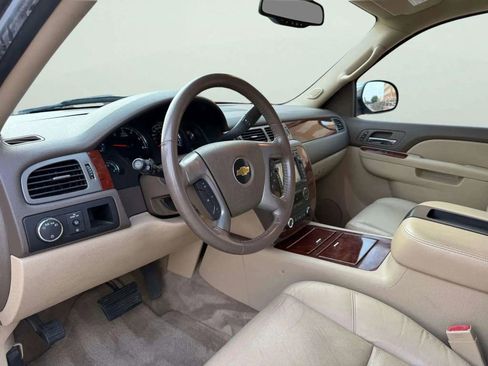 Used 2011 Chevrolet Suburban LTZ image 12
