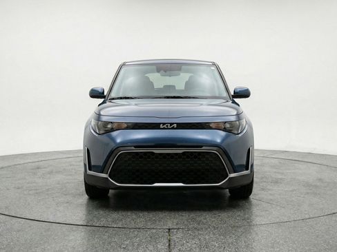 Used 2025 Kia Soul LX w/ LX Technology Package FWD image 2