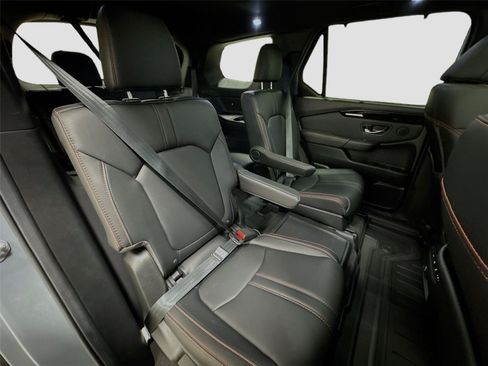Used 2025 Honda Pilot TrailSport image 28
