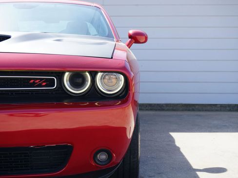 Used 2016 Dodge Challenger R/T w/ Driver Convenience Group image 10