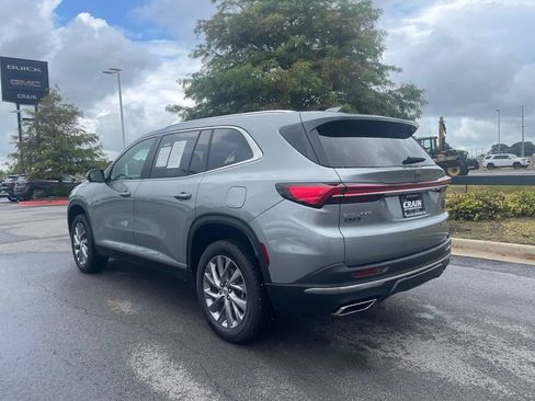 Used 2025 Buick Enclave Preferred w/ Power Package FWD image 5