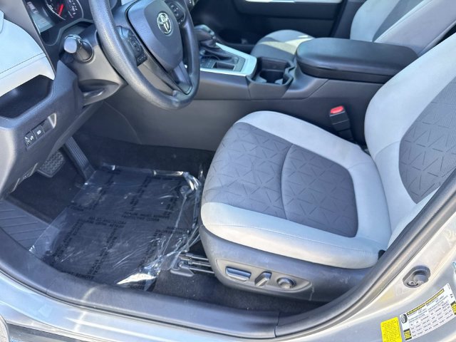 Used 2021 Toyota RAV4 XLE FWD image 19