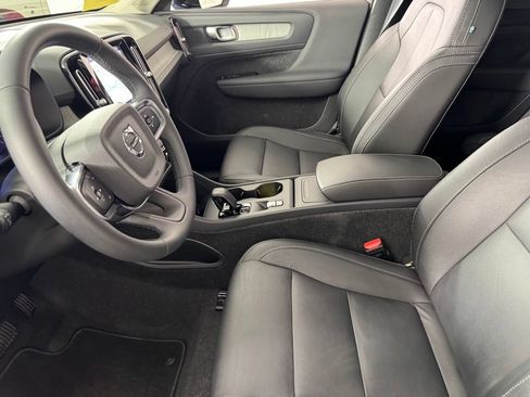 Used 2024 Volvo XC40 B5 Core AWD/4WD image 18