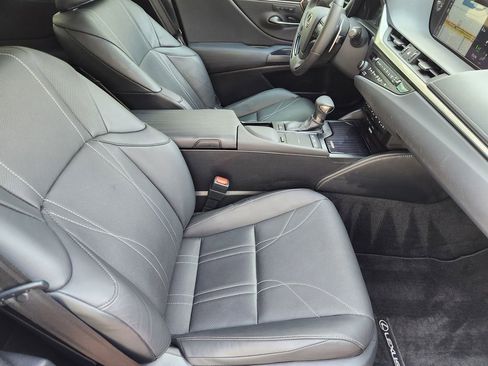 Used 2019 Lexus ES 350 Ultra Luxury w/ Accessory Package 2 image 14