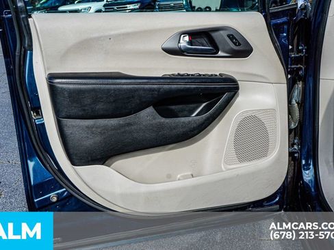 Used 2022 Chrysler Pacifica Touring-L image 53