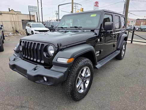 Used 2018 Jeep Wrangler Unlimited Sport S image 2