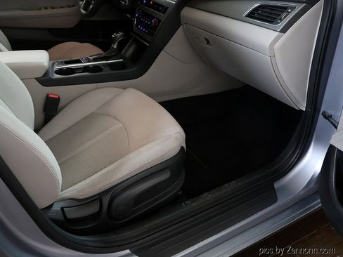 Used 2017 Hyundai Sonata SE image 31