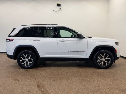Used 2024 Jeep Grand Cherokee Limited image 8