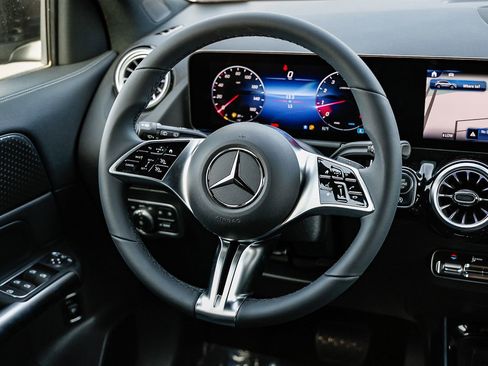New 2025 Mercedes-Benz GLA 250 image 13