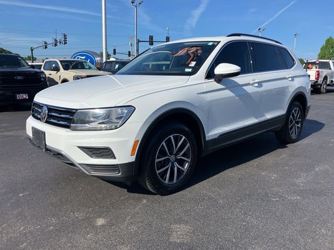 Used 2019 Volkswagen Tiguan SE AWD/4WD image 2