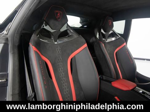 Used 2023 Lamborghini Huracan Tecnica RWD image 39