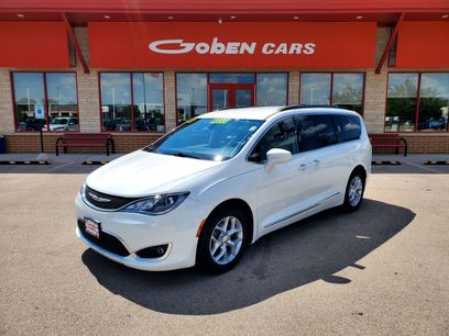 Used 2017 Chrysler Pacifica Touring-L w/ Tire & Wheel Group