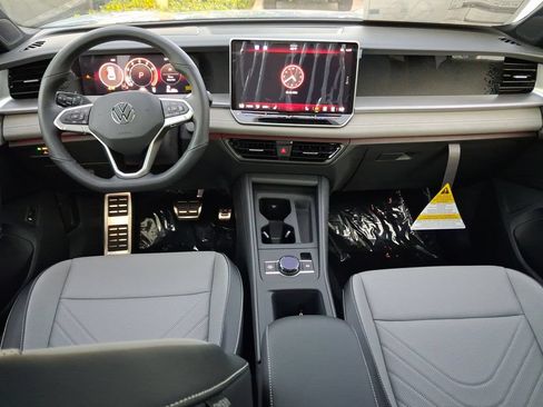 New 2026 Volkswagen Tiguan SE R-Line FWD image 6