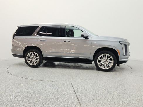 Used 2025 Cadillac Escalade Premium Luxury AWD/4WD image 4