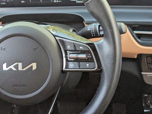 Certified 2024 Kia Seltos SX w/ SX Sunroof Package image 18