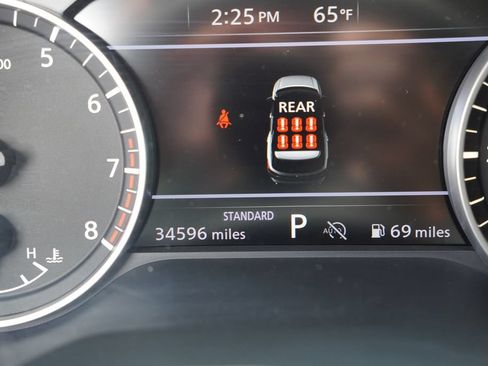 Used 2025 Nissan Pathfinder SV FWD image 35